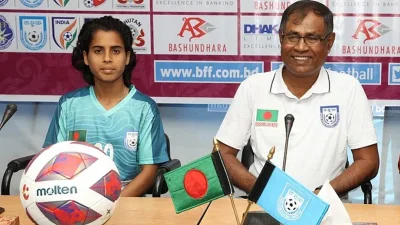 বাংলাদেশ দলের অধিনায়ক শামসুন্নাহার জুনিয়র ও কোচ  গোলাম রব্বানী ছোটন। ছবি: সংগৃহীত 