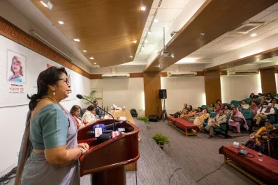 বক্তব্য রাখছেন পাক্ষিক অনন্যা ও দৈনিক ইত্তেফাক সম্পাদক তাসমিমা হোসেন। ছবি: আব্দুল ছবি