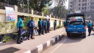 অপ্রীতিকর ঘটনা এড়াতে প্রস্তুত আইন-শৃঙ্খলা বাহিনী। ছবি: ইত্তেফাক 