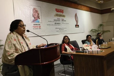 বক্তব্য রাখছেন অধ্যাপক আনোয়ারা সৈয়দ হক। ছবি: আব্দুল গনি