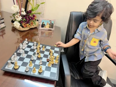 বাবা শাকিব খানের অফিসে ছেলে বীর