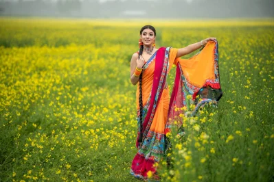 ছবি ও পোশাক: বিশ্বরঙ
