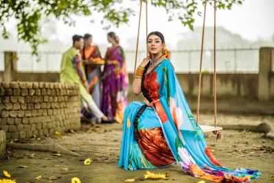 ছবি ও পোশাক: বিশ্বরঙ