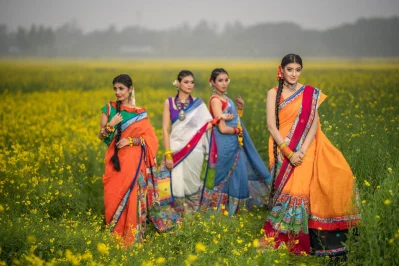 ছবি ও পোশাক: বিশ্বরঙ