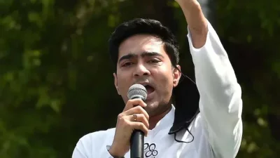 ওদিকে উত্তরবঙ্গ সীমান্ত অঞ্চলে ডিসেম্বর মাসে বিএসএফের গুলিতে এক ভারতীয় গ্রামবাসীর নিহত হওয়া নিয়ে শনিবার সরব হয়েছেন তৃণমূল কংগ্রেস দলের সর্বভারতীয় সাধারণ সম্পাদক অভিষেক ব্যানার্জী।
