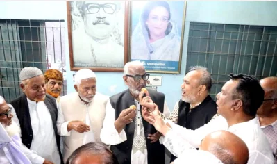 রাষ্ট্রপতি পদে সাহাবুদ্দিন চুপ্পু মনোনয়ন পাওয়ায় ঈশ্বরদীতে মিষ্টি বিতরণ
