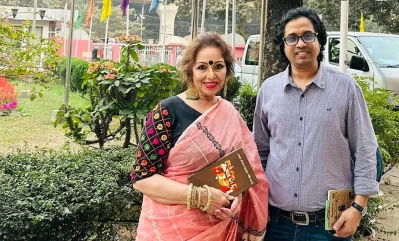 নাজমুন নেসা পিয়ারির সঙ্গে লেখক। 
