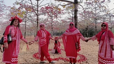 প্রায় সারা বছরই লোক সমাগম থাকে পর্যটন সমৃদ্ধ তাহিরপুর সীমান্তে। ছবি: ইত্তেফাক