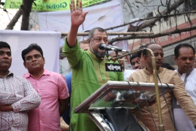 বক্তব্য রাখছেন মো. মাইনুল হোসেন খান নিখিল। 
