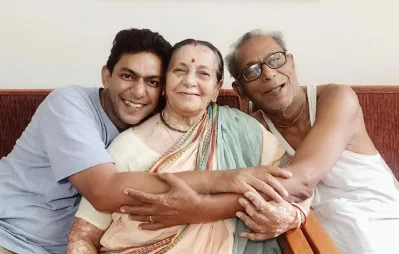মা-বাবার সঙ্গে চঞ্চল চৌধুরী