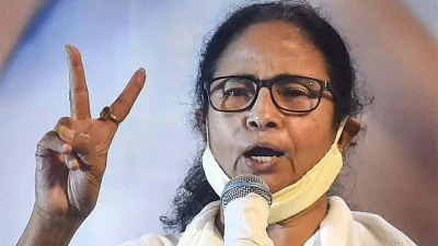 পশ্চিমবঙ্গের ক্ষমতাসীন তৃণমূল কংগ্রেস আসলে বিভিন্ন রাজ্যে ভোটে লড়তে গিয়ে বিজেপিকেই সাহায্য করছে, কংগ্রেস নেতা রাহুল গান্ধীর এই মন্তব্যের পরে দুইটি দলের মধ্যে রাজনৈতিক বাকযুদ্ধ শুরু হয়েছে।&nbsp;