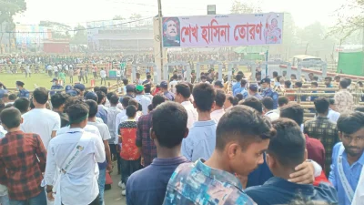 প্রধানমন্ত্রীর জনসভাস্থলে নেতা-কর্মীদের ভিড়। ছবি: ইত্তেফাক