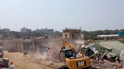 অবৈধ দখল উচ্ছেদে অভিযান চালিয়েছে জেলা প্রশাসনের নেতৃত্বে টাস্ক ফোর্স