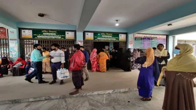 খুলনায় চিকিৎসকদের কর্মবিরতির কারণে চরম ভোগান্তিতে পড়েছে রোগী ও তাদের স্বজনেরা। ছবি: ইত্তেফাক