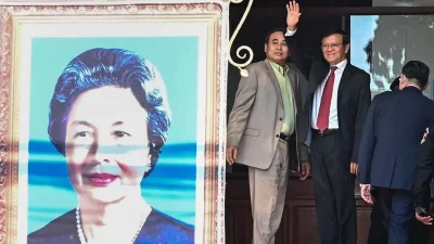 কেম সোখা বিলুপ্ত কম্বোডিয়ান ন্যাশনাল রেসকিউ পার্টির সাবেক নেতা ছিলেন।