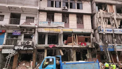 গুলিস্তানে বিদ্ধস্ত মার্কেট। ছবি: ইত্তেফাক