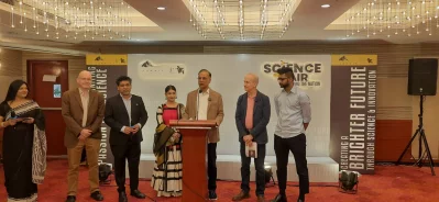 বক্তব্য রাখছেন সামিট গ্রুপের প্রতিষ্ঠাতা চেয়ারম্যান মুহাম্মদ আজিজ খান। 