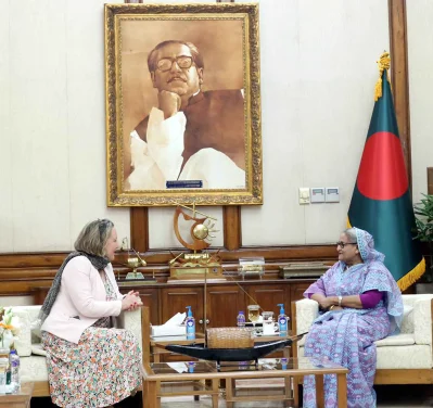 প্রধানমন্ত্রী শেখ হাসিনার সঙ্গে অ্যান-মেরি ট্রেভেলিয়ানের সাক্ষাৎ। ছবি: ফোকাস বাংলা
