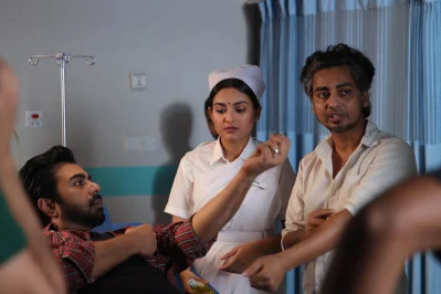 &lsquo;এসো হাতটা বাড়াও নাটকের একটি দৃশ্য। ছবি: সংগৃহীত