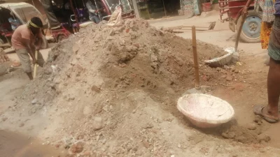 রাস্তাঘাট মেরামত ও ড্রেনেজ ব্যবস্থার উন্নয়নে সড়কের অবস্থা। ছবি: ইত্তেফাক 