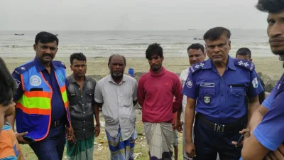 উদ্ধার হওয়া শ্রমিকদের এক অংশ। ছবি: ইত্তেফাক