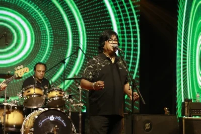 &lsquo;মাকসুদ&mdash;৪৫ ইয়ারস ইন মিউজিক কনসার্ট&rsquo; এ গান গাইছেন শিল্পী মাকসুদ