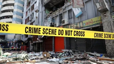 রাজধানীর সায়েন্সল্যাব এলাকায় ভবনে বিস্ফোরণ। ছবি: ফোকাস বাংলা