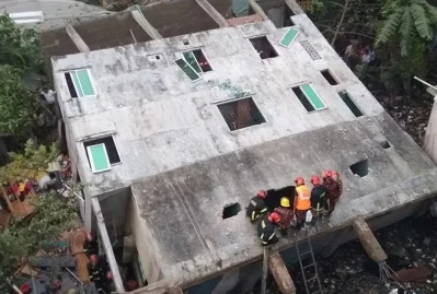 নারায়ণগঞ্জে হেলে পড়া একটি ভবন। ছবি: সংগৃহীত