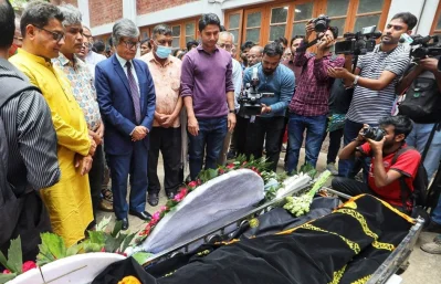 ভালোবাসা আর শ্রদ্ধায় সিক্ত হলেন একুশে পদকপ্রাপ্ত ভাস্কর শামীম শিকদার।