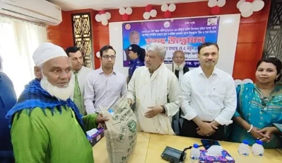 কৃষকের মাঝে বিনামূল্যে বীজ ও সার বিতরণ অনুষ্ঠানে পরিকল্পনা মন্ত্রী। ছবি: ইত্তেফাক