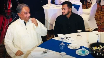 ক্যান্সার ফাউন্ডেশন উদ্বোধন অনুষ্ঠানে বিসিবি সভাপতি নাজমুল হাসান পাপন ও সাকিব আল হাসান। 
