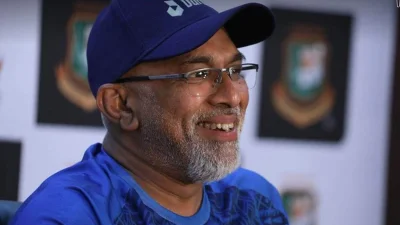 বাংলাদেশ দলের প্রধান কোচ চন্ডিকা হাথুরুসিংহে। 