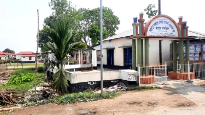 বহরপুর আশ্রায়ন প্রকল্পের মসজিদ। ছবি: ইত্তেফাক