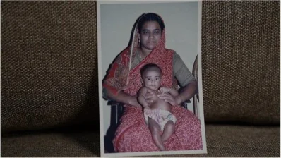 সুবাইদা। কোলে তার ছেলে শানাওয়াসের সন্তান ফাওয়াস।