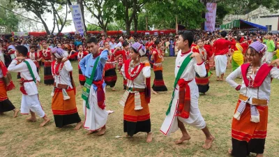 মনোজ্ঞ ডিসপ্লে অনুষ্ঠানে ক্ষুদ্র নৃগোষ্ঠীর এক অংশ। ছবি: ইত্তেফাক 