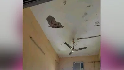 কুষ্টিয়ায় সরকারি হাসপাতালে পলেস্তারা খসে পড়ে মাথা ফাটে রোগীর। ছবি: ইত্তেফাক 