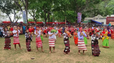 পাহাড়ে সাড়ম্বরে বিজু-সাংগ্রাই-বৈসুক পালন করা হচ্ছে। ছবি: ইত্তেফাক 