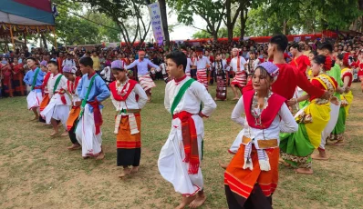 উৎসবকে ঘিরে নানান আয়োজন শুরু হয়েছে পাহাড়ি গ্রামে। ছবি: ইত্তেফাক 