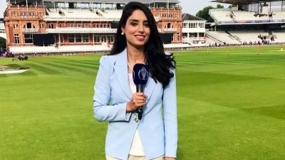 পাকিস্তানের নারী ধারাভাষ্যকার জয়নব আব্বাস। 