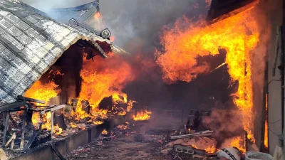 আশেপাশের এলাকা থেকে প্রায় সাত শতাধিক বাসিন্দাকে নিরাপদ স্থানে সরিয়ে নেওয়া হয়েছে।