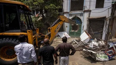 কিছু রজ্যে মুসলিম আন্দোলনকারীদের বাড়িঘর বুলডোজার দিয়ে ভেঙে দেয়ার অভিয়োগ উঠেছে।&nbsp;