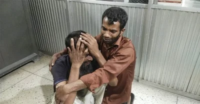 সন্তানের মৃত্যুতে আহাজারি করছেন বাবা মারফত। 