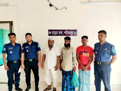 কামাল চৌকিদারের সহযোগীরা। ছবি: ইত্তেফাক