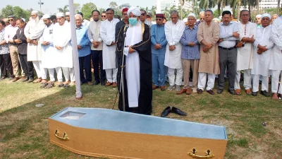ডা. জাফরুল্লাহ চৌধুরীর প্রথম জানাজা। ছবি: ফোকাস বাংলা