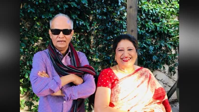 স্ত্রীর সঙ্গে কবি ইকবাল হাসান। ছবি: সাইফুল্লাহ মাহমুদ দুলাল