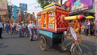 গত কয়েকবছর দীপাবলির আগে ধনতেরাস উৎসবের বাড়বাড়ন্ত হয়েছে বাংলায়।