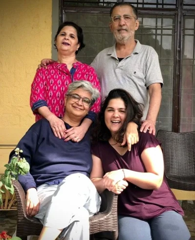 অংকিতার বাবা-মার সঙ্গে কবিতা এবং অংকিতা