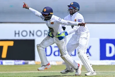 আরেকটি উইকেট, আবারও লঙ্কানদের উদযাপন