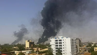 খার্তুমে সেনা সদর দফতরের আশপাশ থেকে সমানে বোমার আওয়াজ এসেছে।