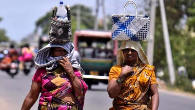 তীব্র গরমে ভারতের জনজীবন এখন বিপর্যস্ত।